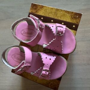 FootMates - size 7 Ariel toddler girl leather sandals in bubblegum pink.
